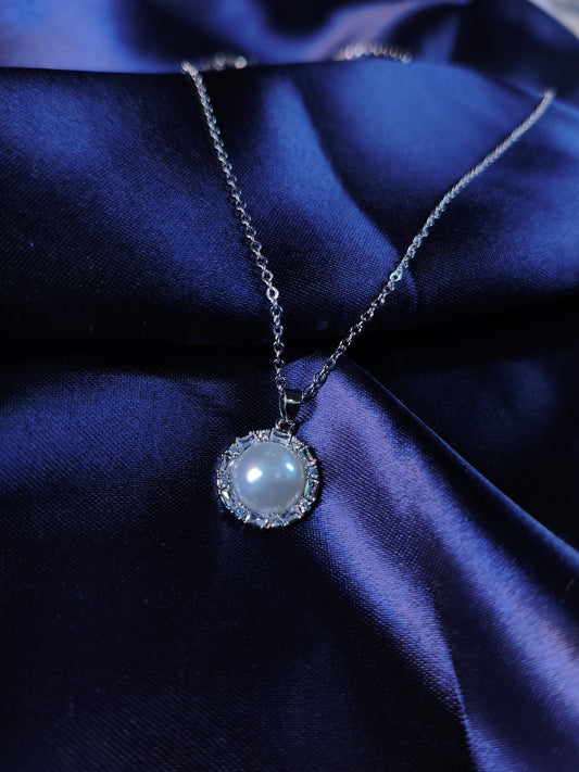 Classic Pearl Halo Pendant