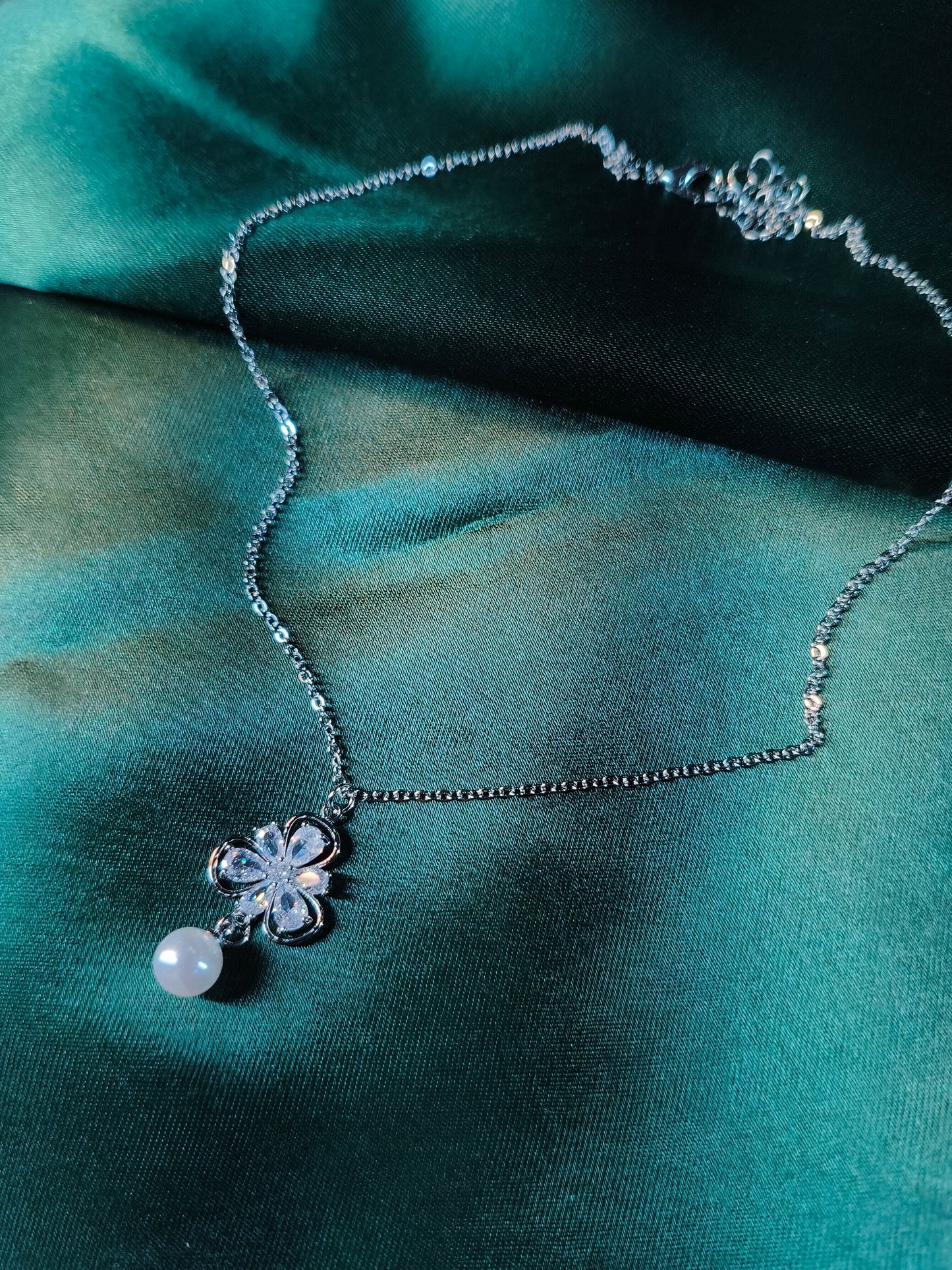 Floral Pearl Sparkling Pendant