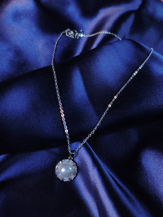 Classic Pearl Halo Pendant