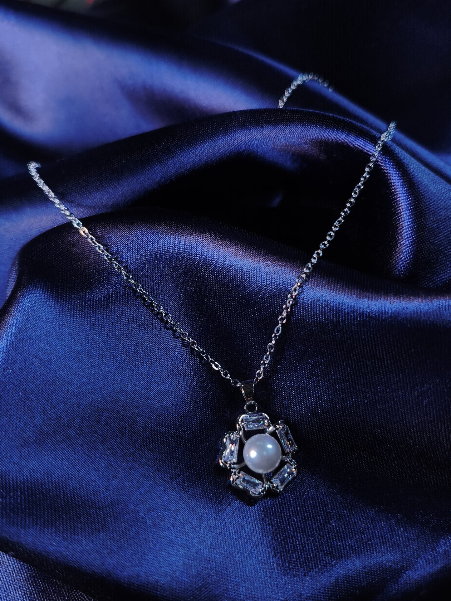 Classic Pearl Halo Pendant