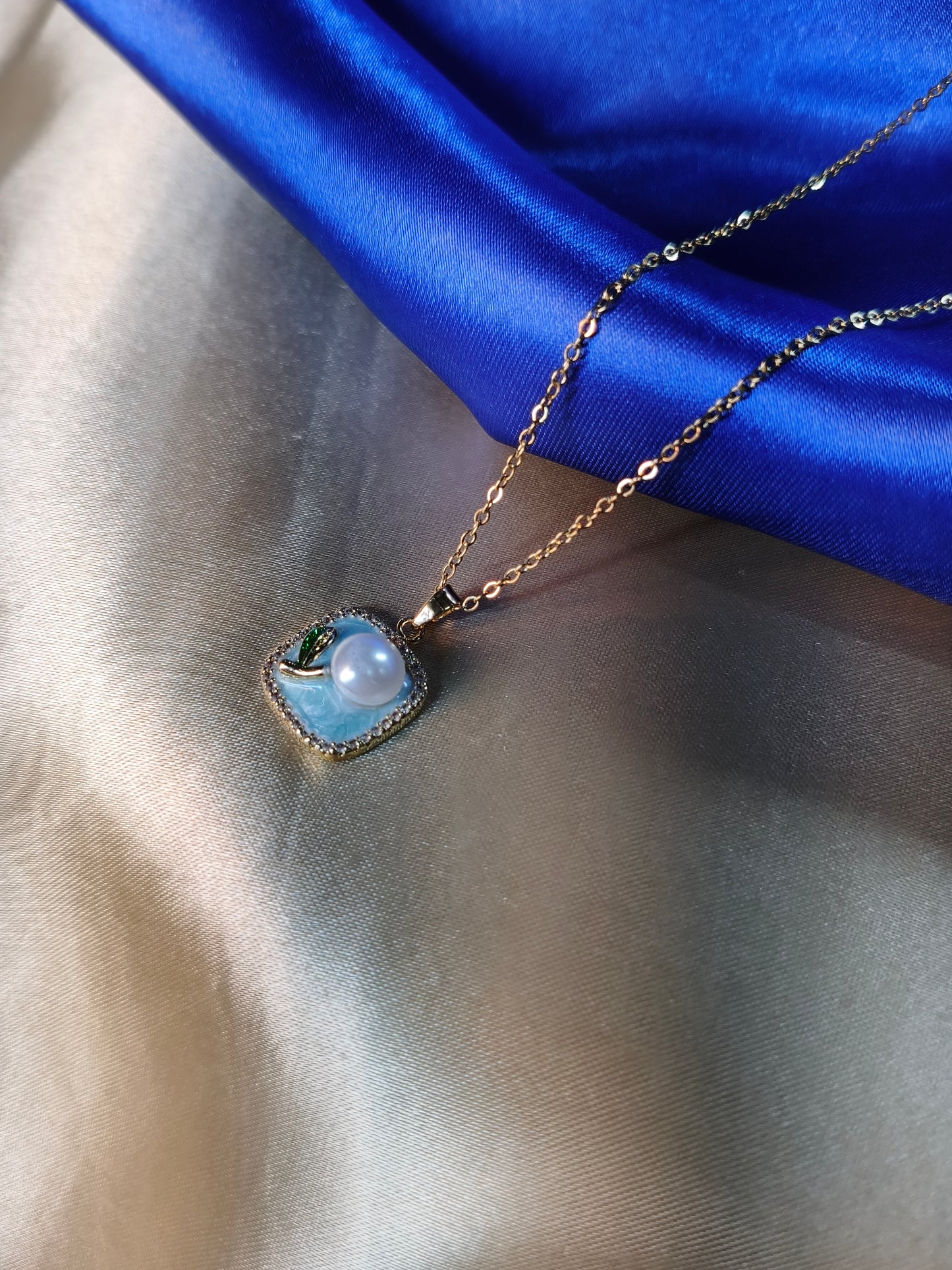 Ocean Glow Pearl Pendant