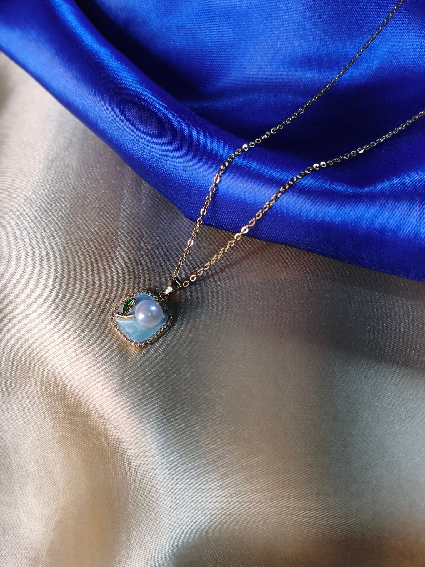 Ocean Glow Pearl Pendant