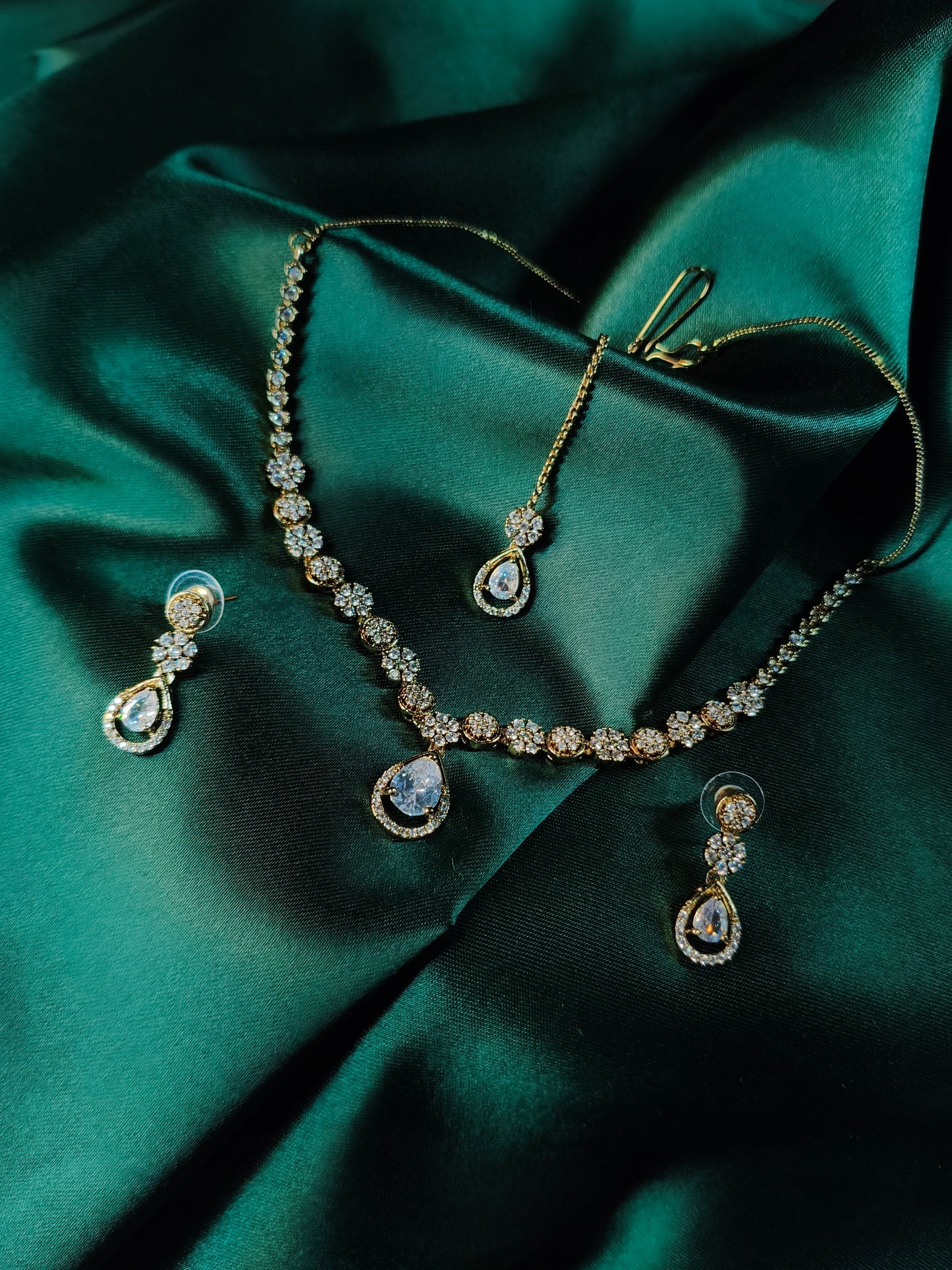 Menhdi Gold Dewdrop CZ Necklace with Earrings & Maangtikka