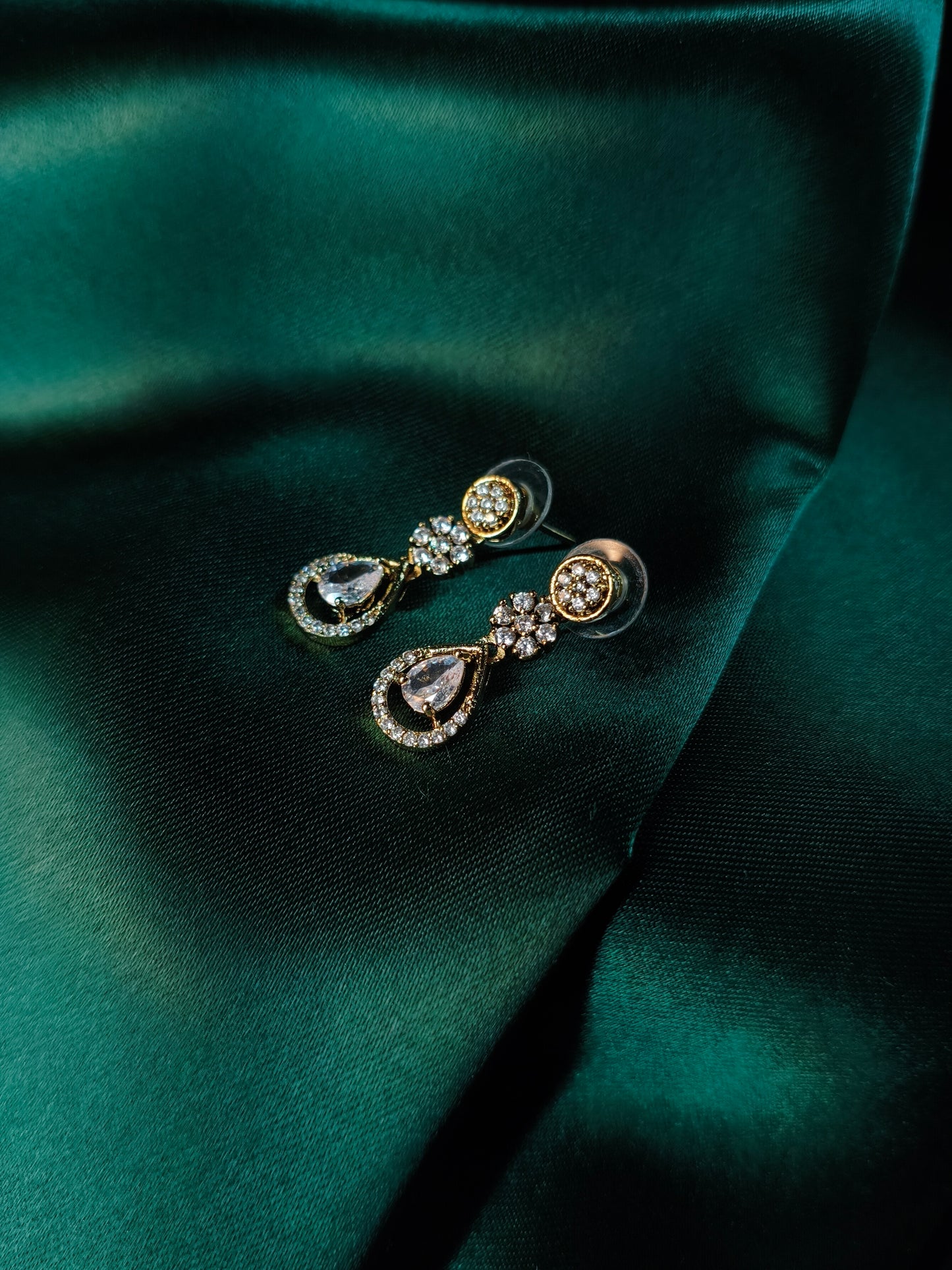 Menhdi Gold Dewdrop CZ Necklace with Earrings & Maangtikka