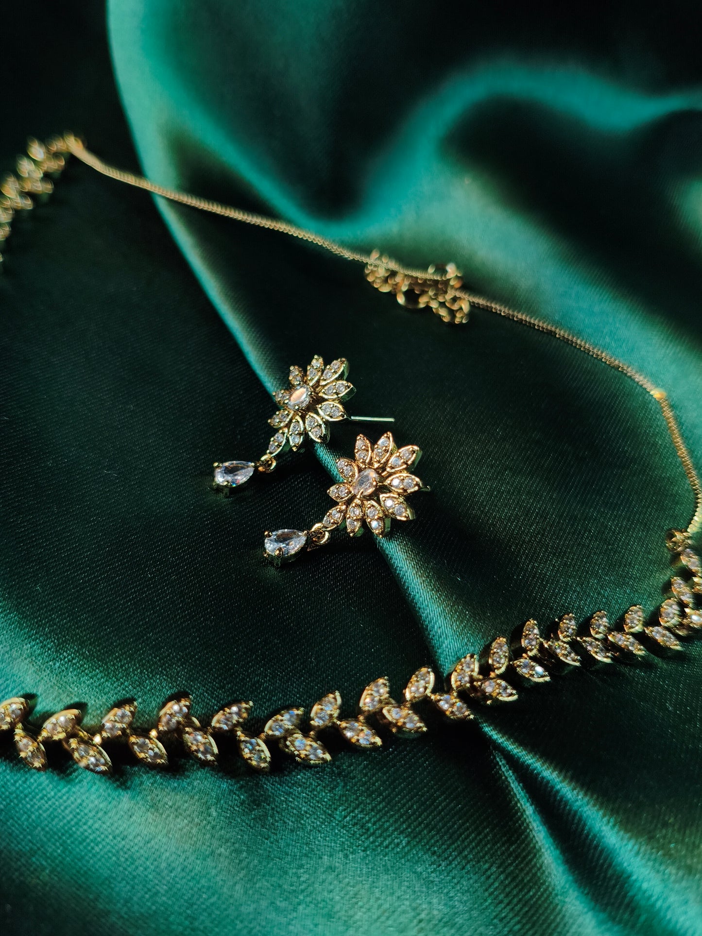 Golden Leaf Cluster Necklace Set