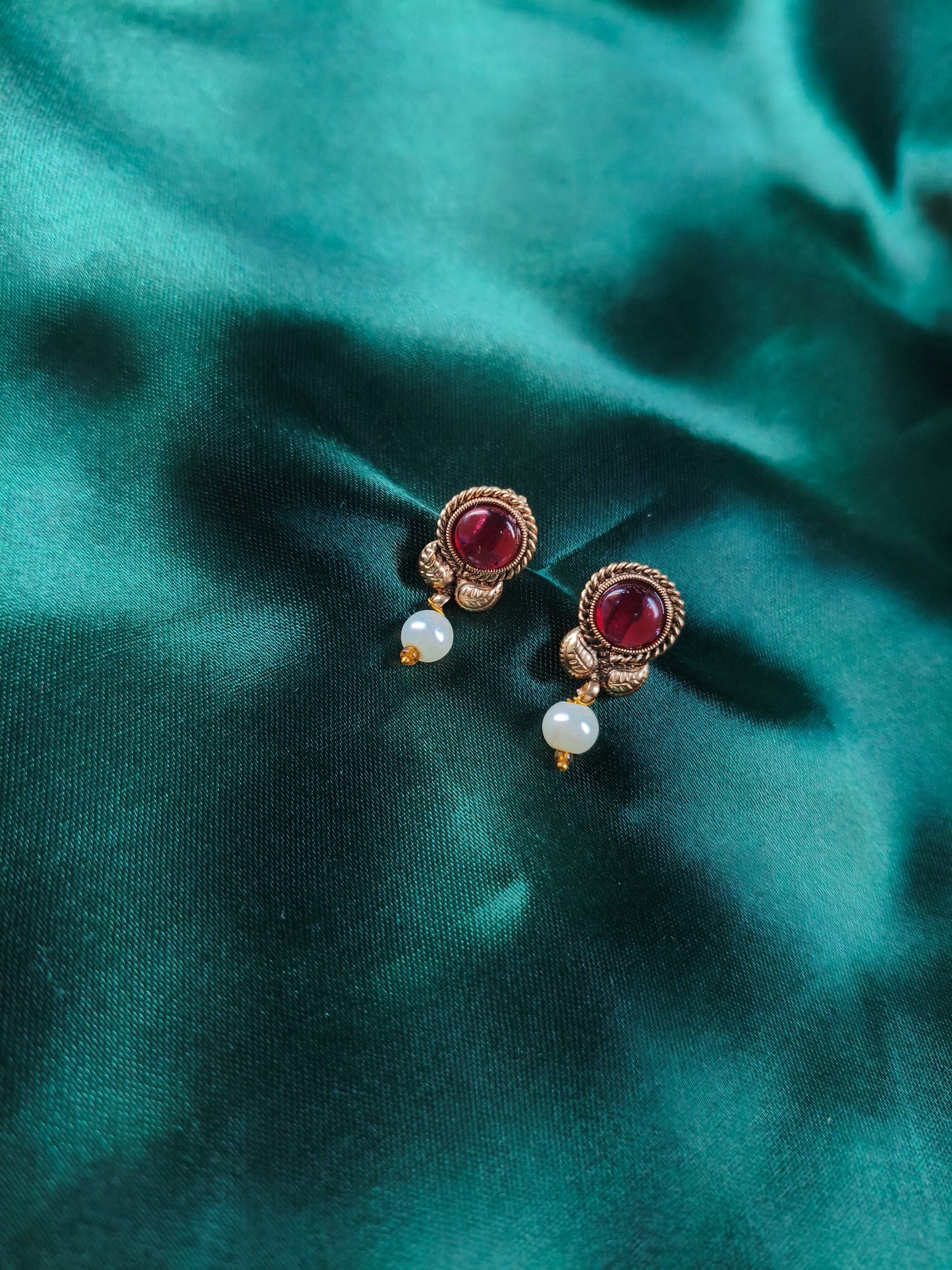 Ruby Glow Minimal Antique Choker Set