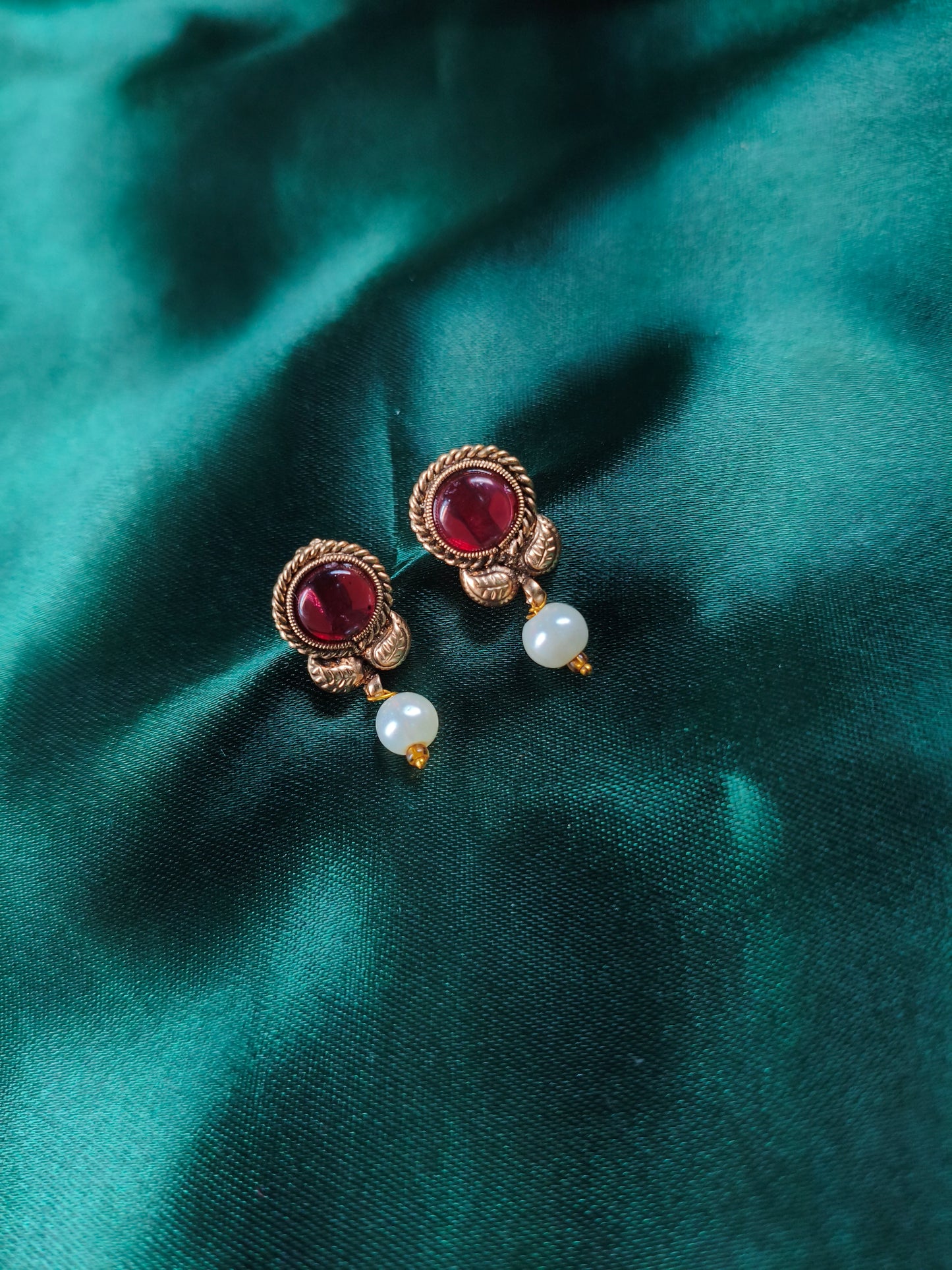 Ruby Glow Minimal Antique Choker Set